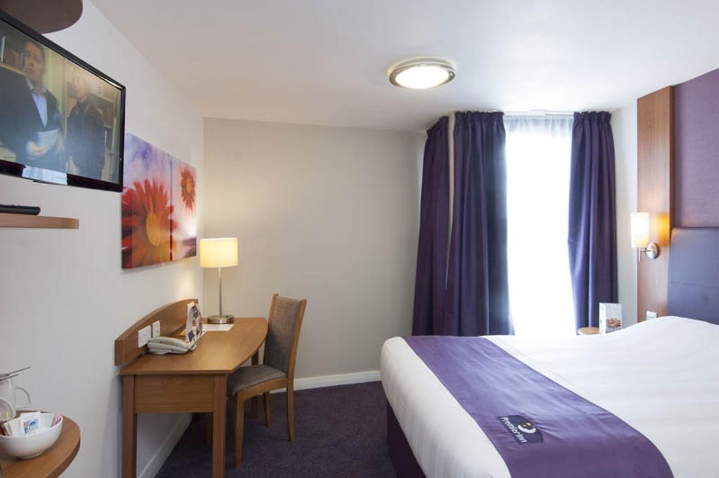 Premier Inn Cobham Cobham  Room photo