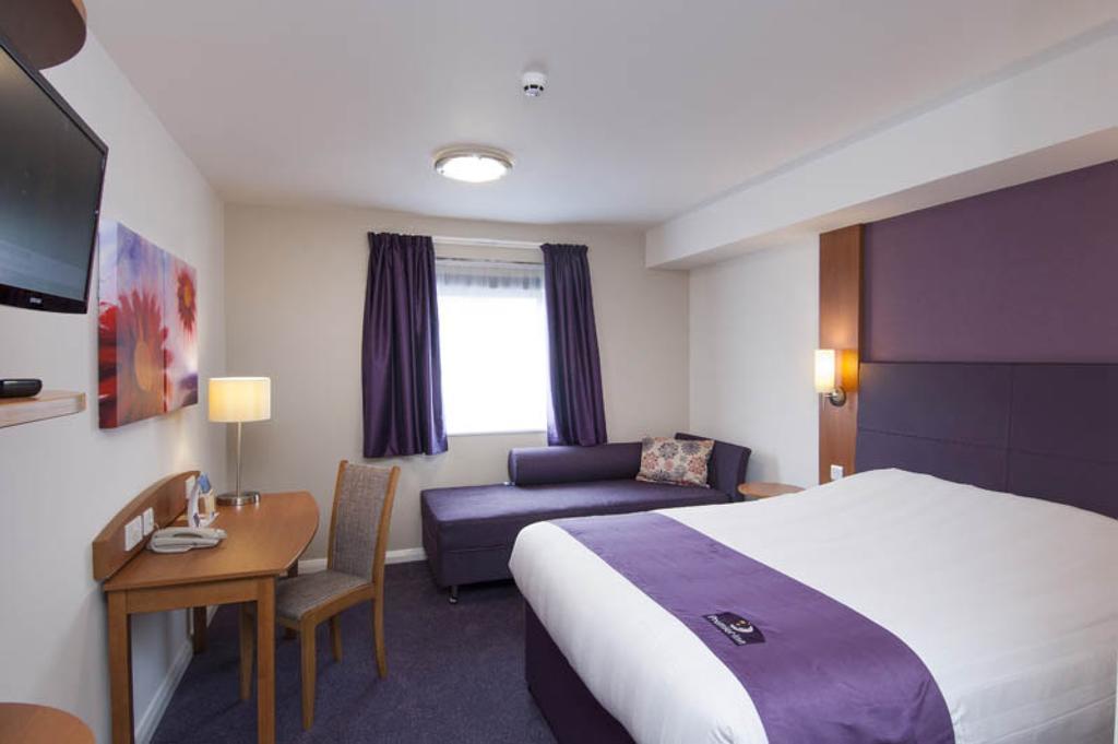 Premier Inn Cobham Cobham  Room photo