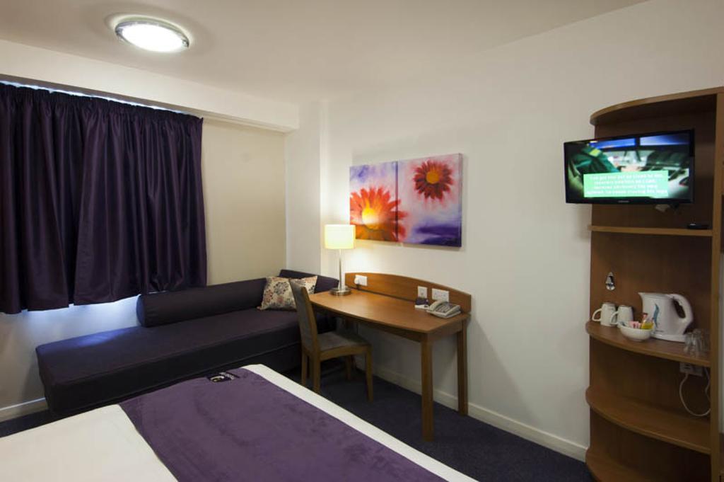 Premier Inn Cobham Cobham  Room photo