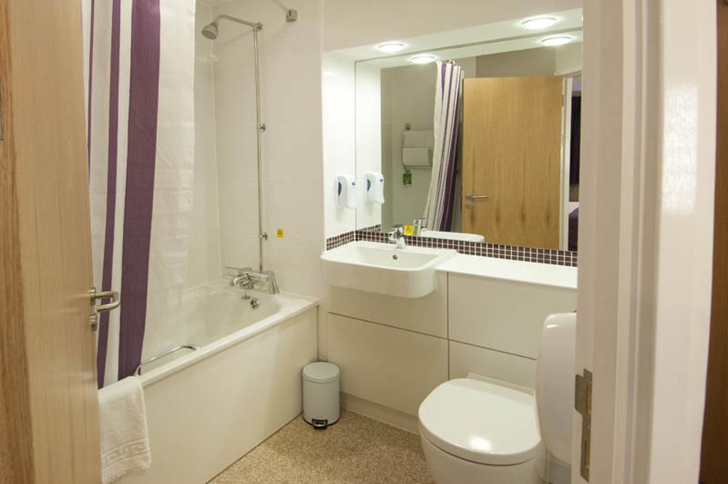 Premier Inn Cobham Cobham  Room photo